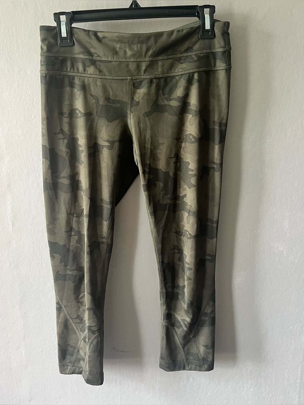 Lululemon Run Inspire Crop ll Legging Savasana Camo Fatigue Green Size 6